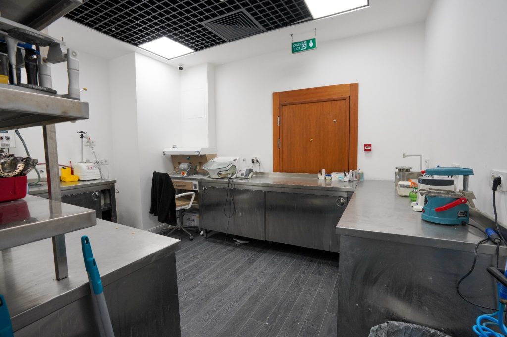 Laboratuvar projesi / Laboratory project — uygulama sonrası / completed interior